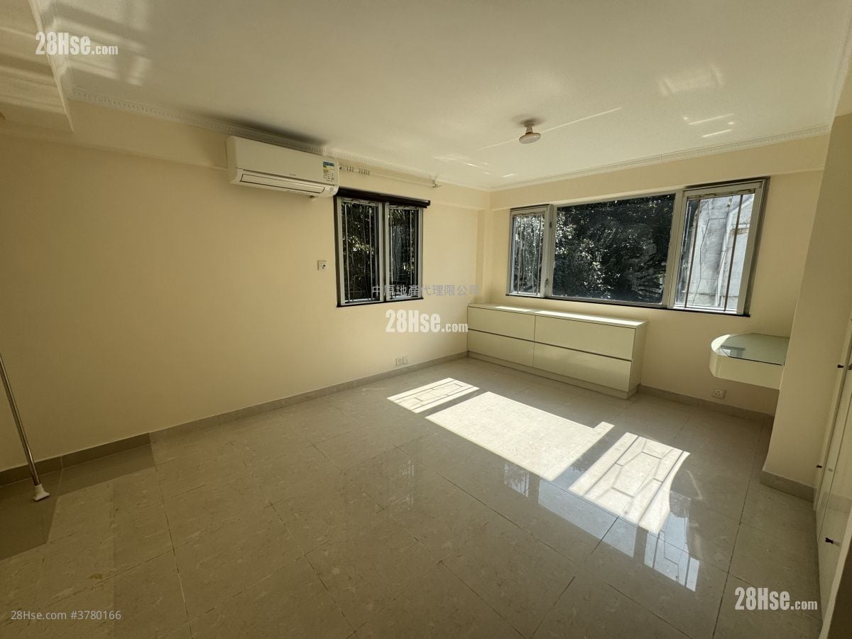 Monte Villa Sell 4 Bedrooms 2,100 ft²