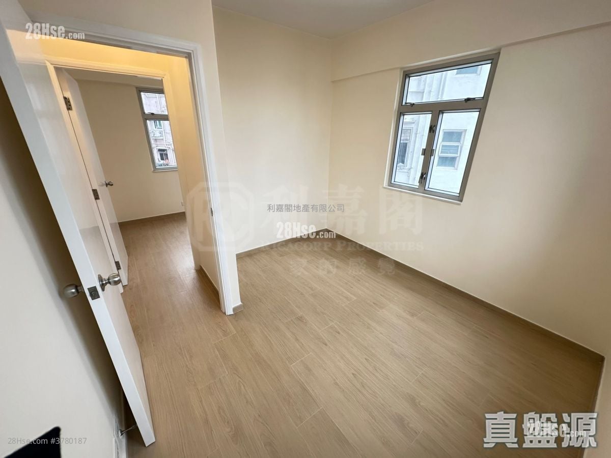 Sunfield Court Sell 3 Bedrooms 652 ft²