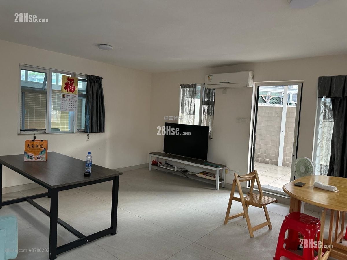 Village Rental 5+ Bedrooms , 5+ Bathrooms 2,100 ft²