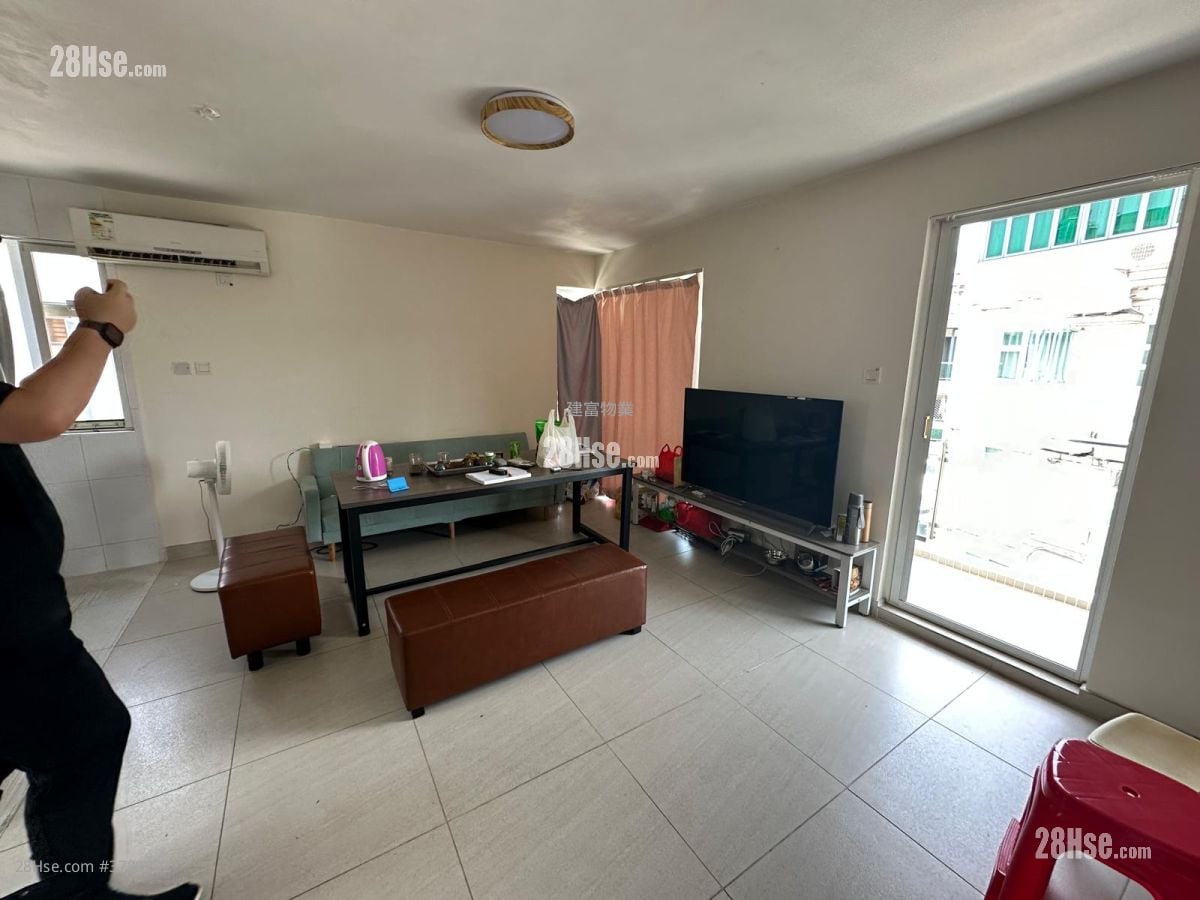 Village Rental 5+ Bedrooms , 5+ Bathrooms 2,100 ft²