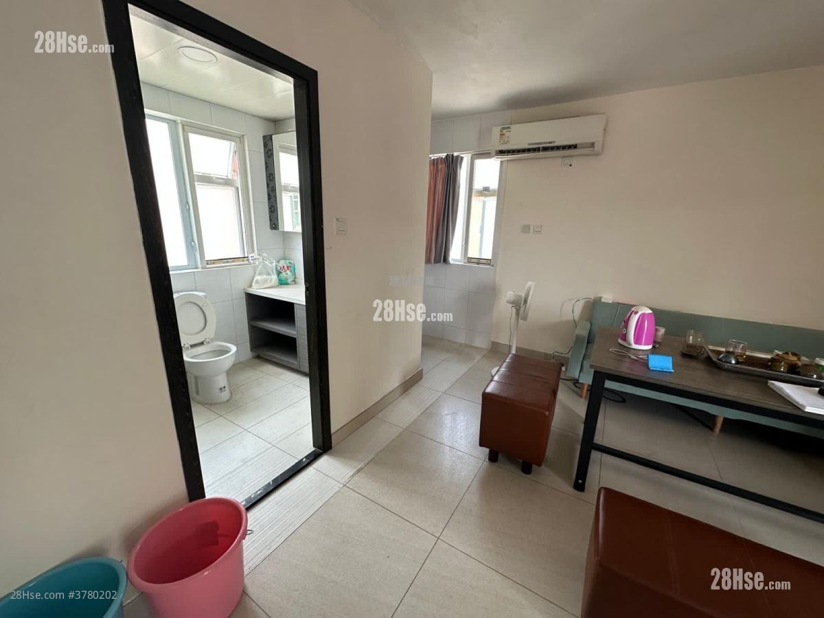 Village Rental 5+ Bedrooms , 5+ Bathrooms 2,100 ft²