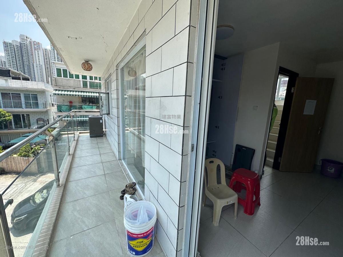 Village Rental 5+ Bedrooms , 5+ Bathrooms 2,100 ft²