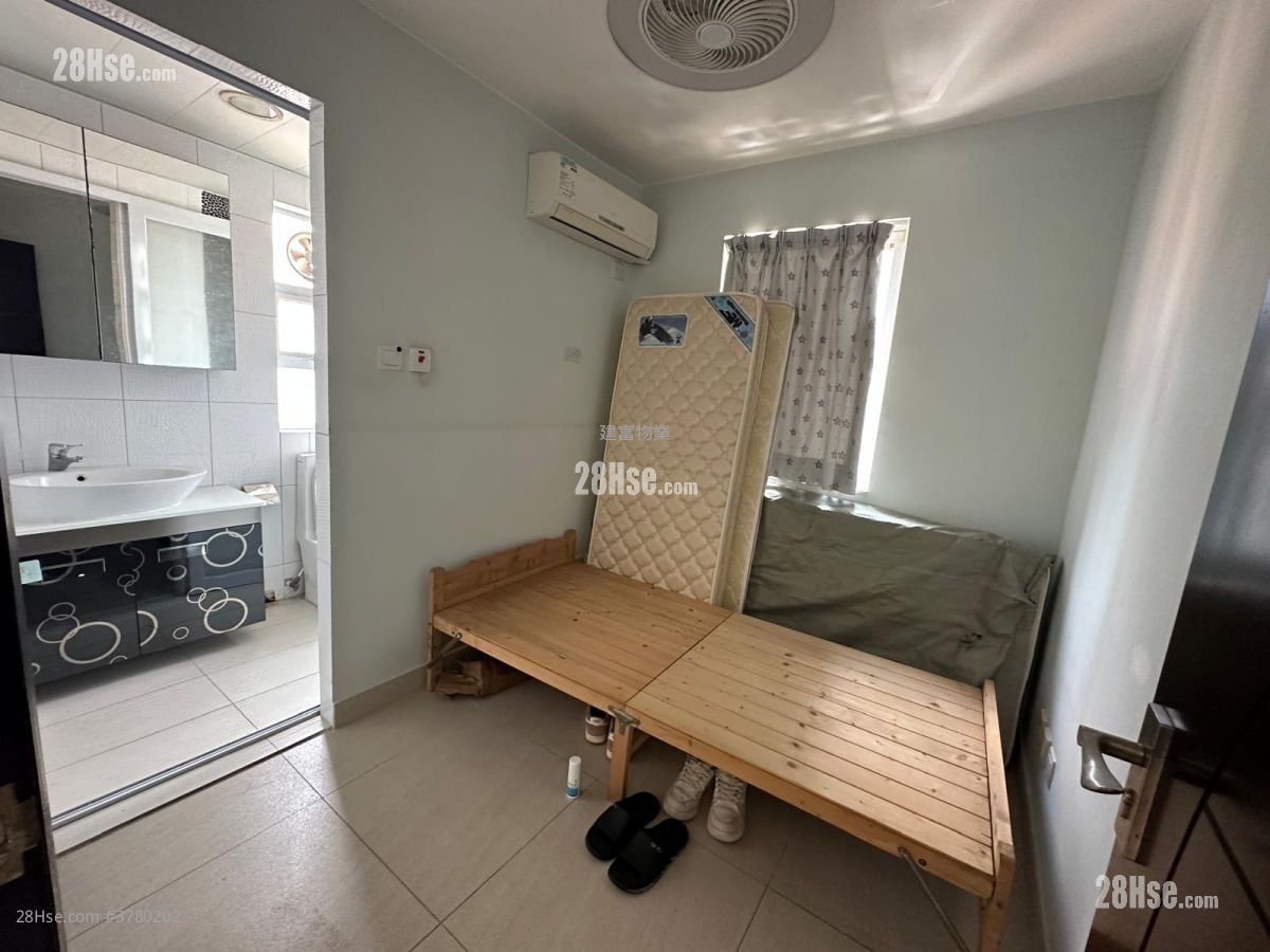 Village Rental 5+ Bedrooms , 5+ Bathrooms 2,100 ft²