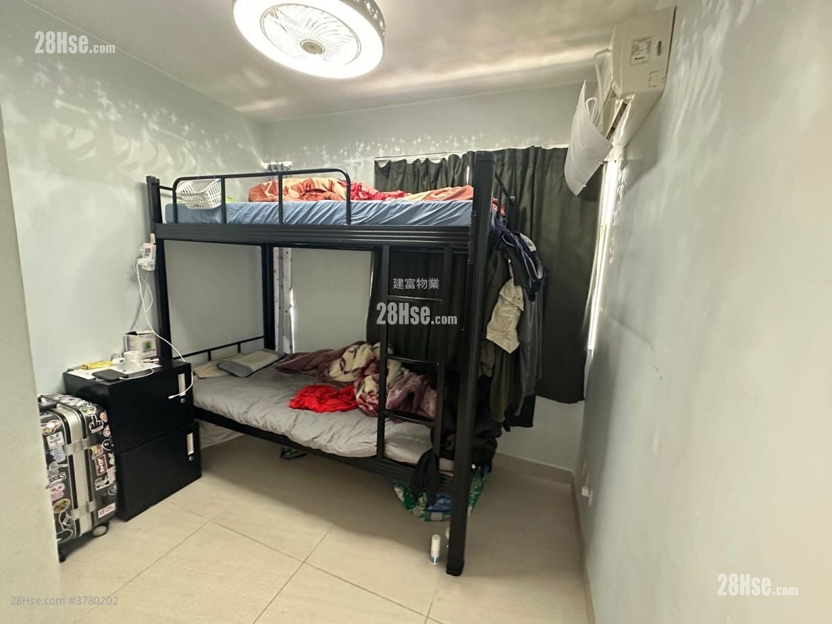 Village Rental 5+ Bedrooms , 5+ Bathrooms 2,100 ft²