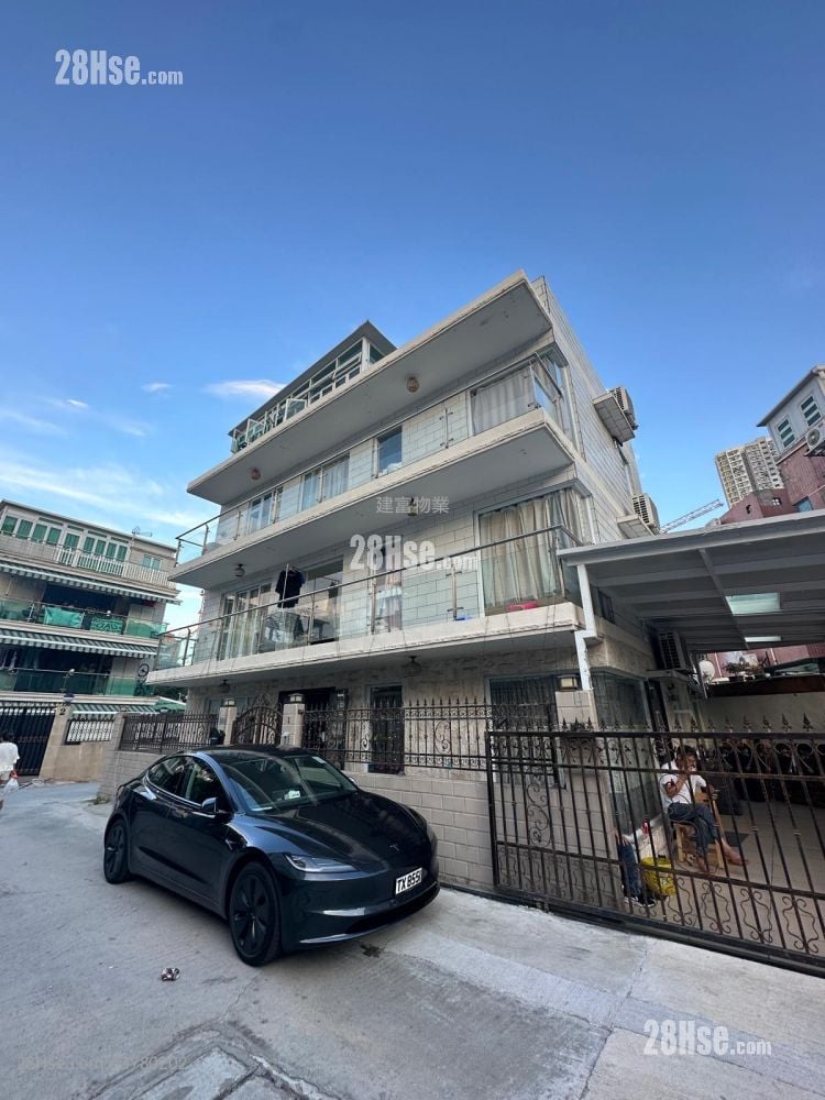 Village Rental 5+ Bedrooms , 5+ Bathrooms 2,100 ft²