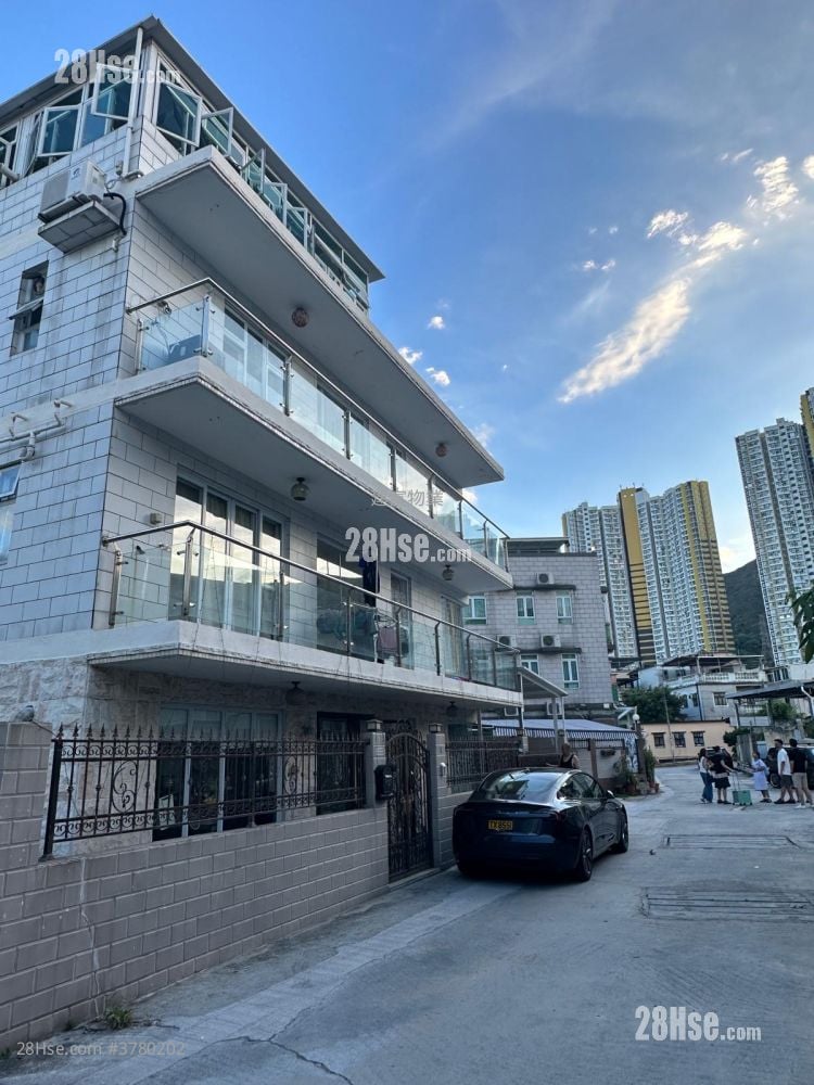 Village Rental 5+ Bedrooms , 5+ Bathrooms 2,100 ft²