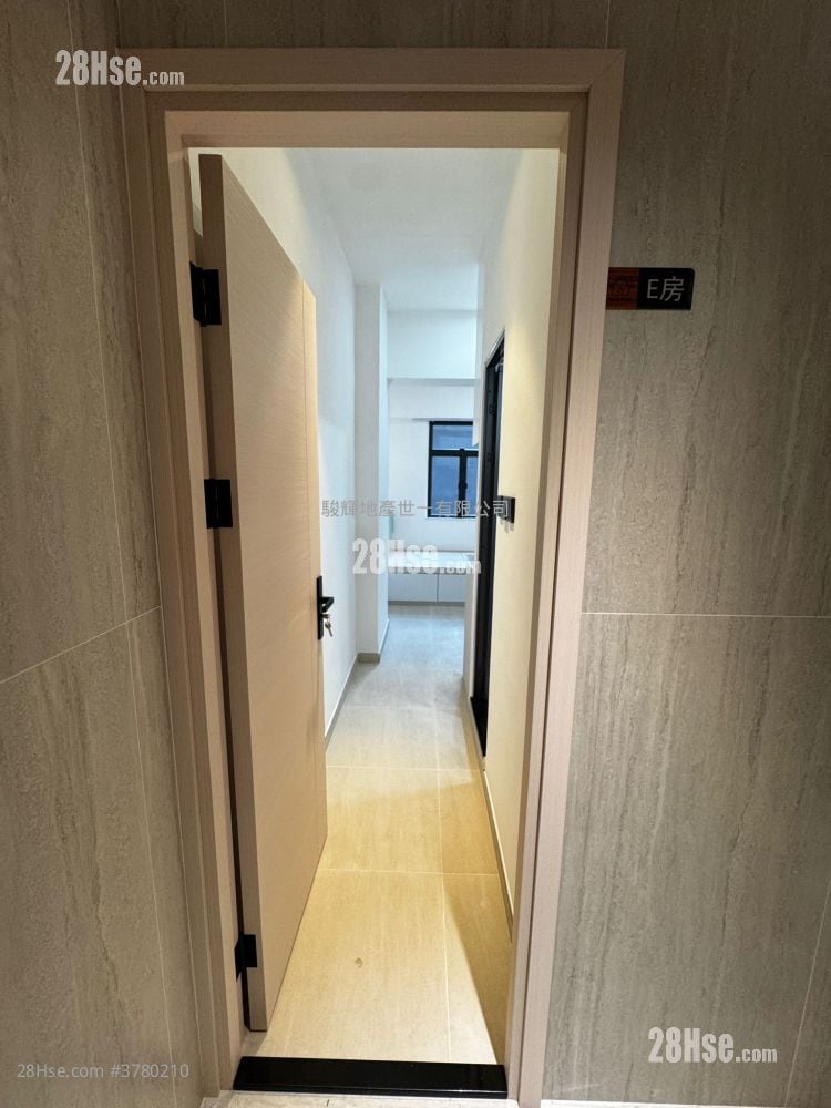 Burlington House Rental Studio , 1 Bathroom 180 ft²