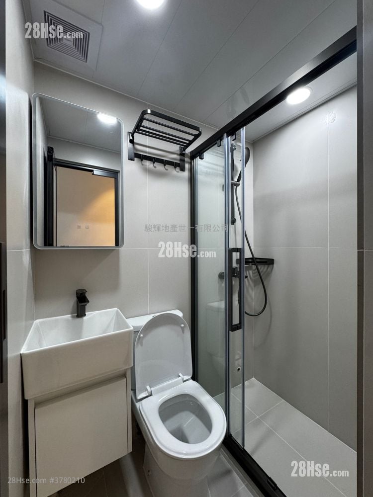 Burlington House Rental Studio , 1 Bathroom 180 ft²