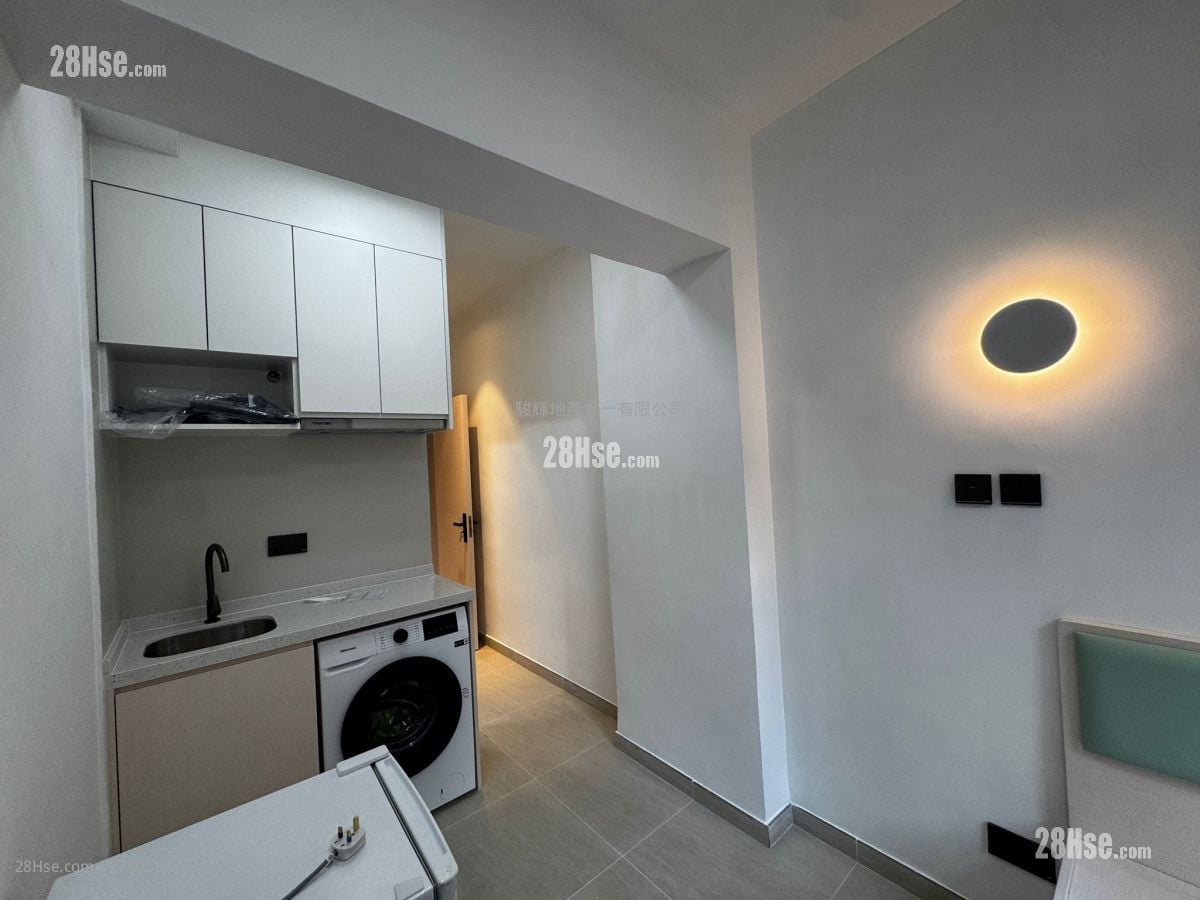 Burlington House Rental Studio , 1 Bathroom 180 ft²