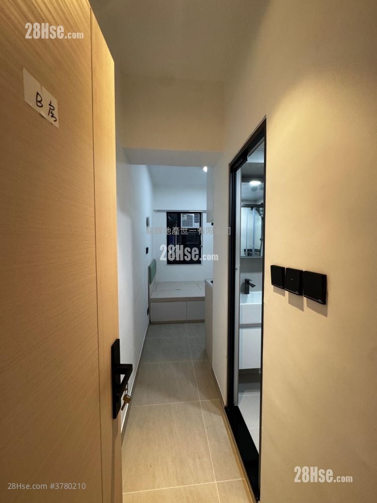 Burlington House Rental Studio , 1 Bathroom 180 ft²