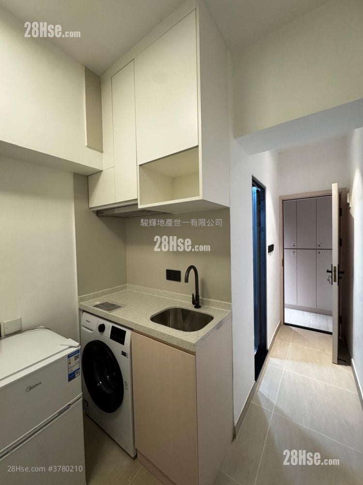 Burlington House Rental Studio , 1 Bathroom 180 ft²