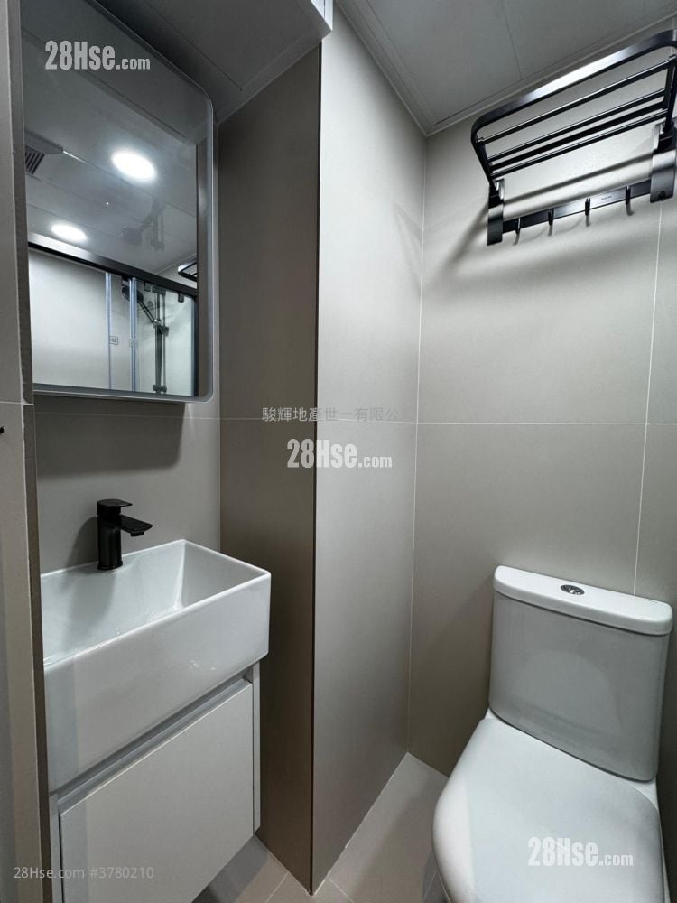 Burlington House Rental Studio , 1 Bathroom 180 ft²