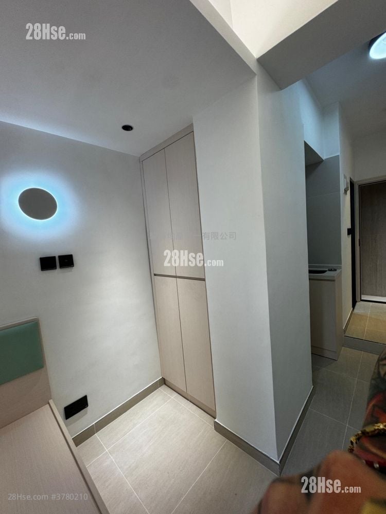 Burlington House Rental Studio , 1 Bathroom 180 ft²