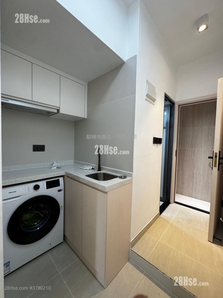 Burlington House Rental Studio , 1 Bathroom 180 ft²