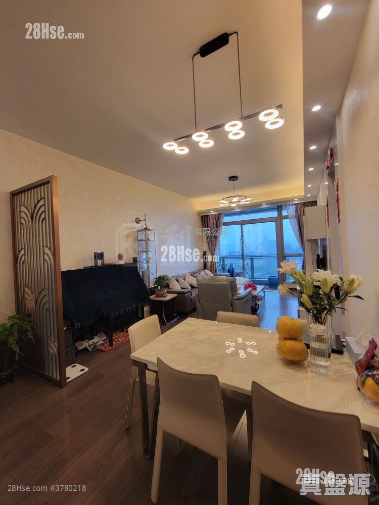 One Silversea Sell 3 Bedrooms , 2 Bathrooms 968 ft²