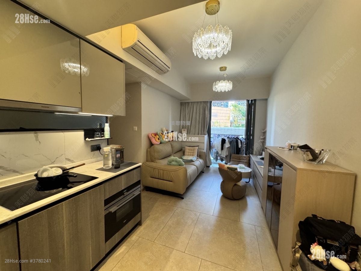 The Yoho Hub Sell 3 Bedrooms , 2 Bathrooms 537 ft²