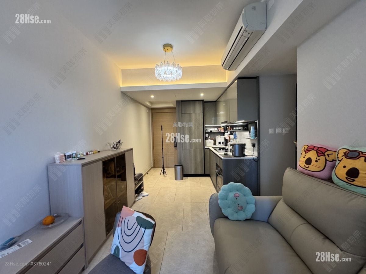 The Yoho Hub Sell 3 Bedrooms , 2 Bathrooms 537 ft²