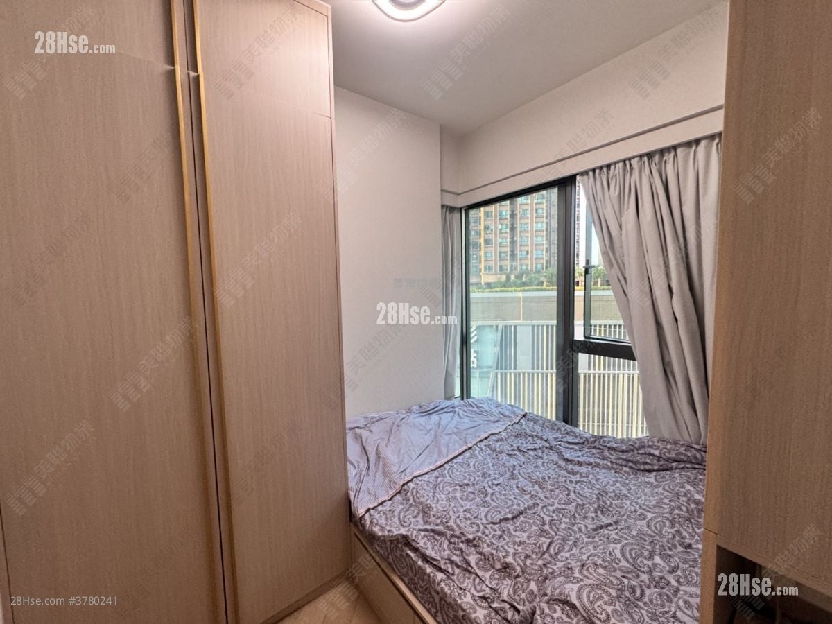 The Yoho Hub Sell 3 Bedrooms , 2 Bathrooms 537 ft²