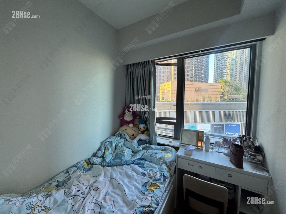 The Yoho Hub Sell 3 Bedrooms , 2 Bathrooms 537 ft²