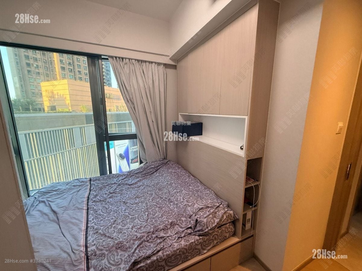 The Yoho Hub Sell 3 Bedrooms , 2 Bathrooms 537 ft²