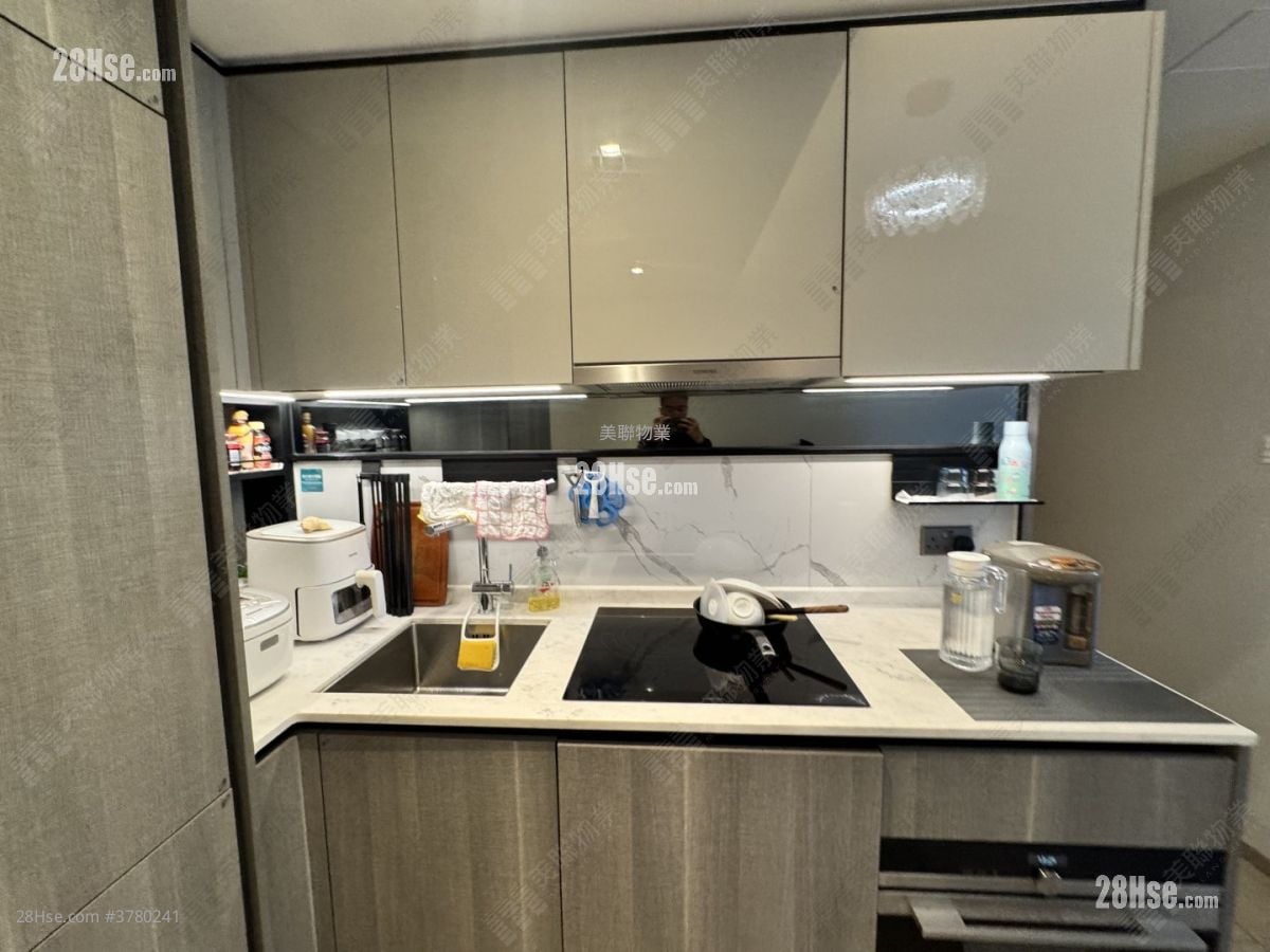 The Yoho Hub Sell 3 Bedrooms , 2 Bathrooms 537 ft²