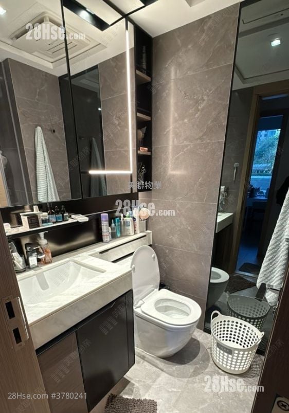 The Yoho Hub Sell 3 Bedrooms , 2 Bathrooms 537 ft²