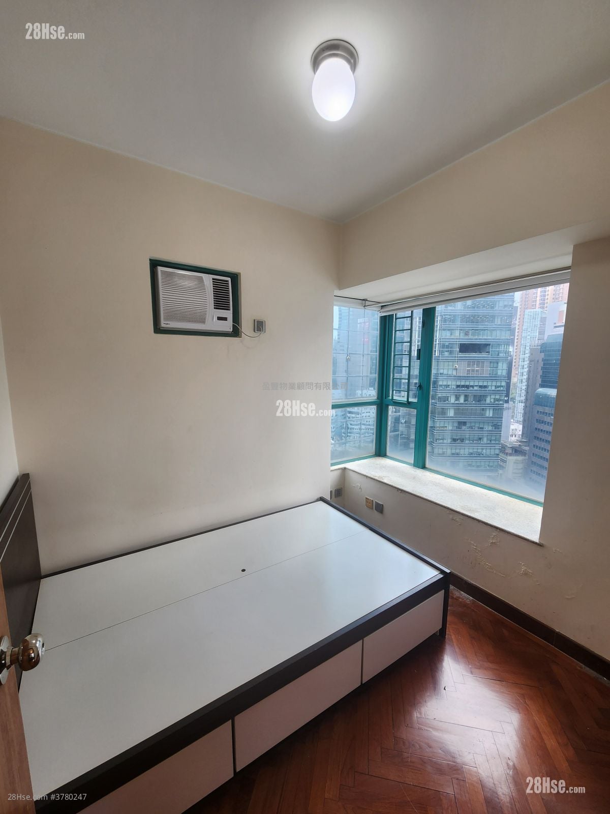 The Grandeur Rental 2 Bedrooms 391 ft²