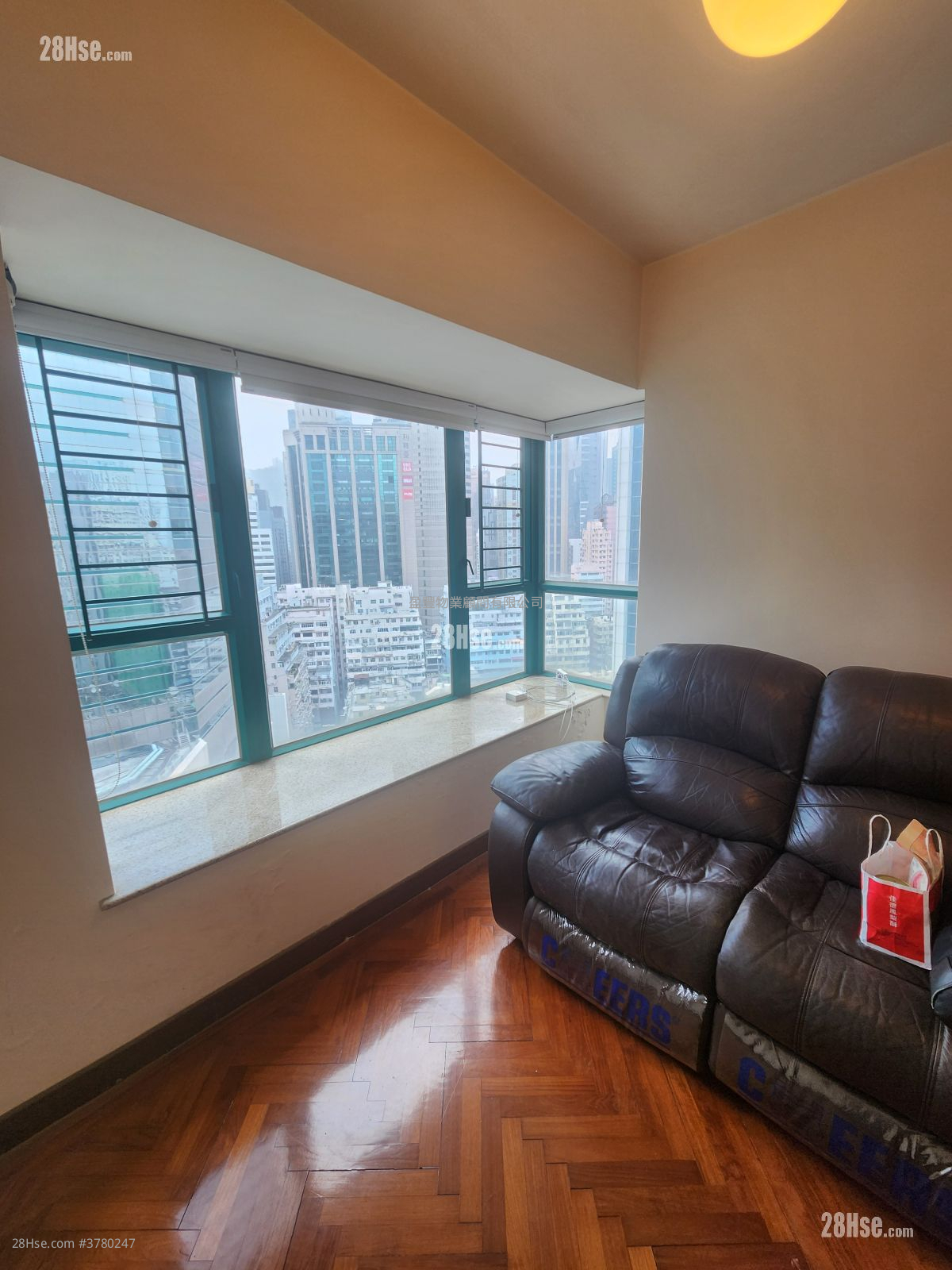 The Grandeur Rental 2 Bedrooms 391 ft²