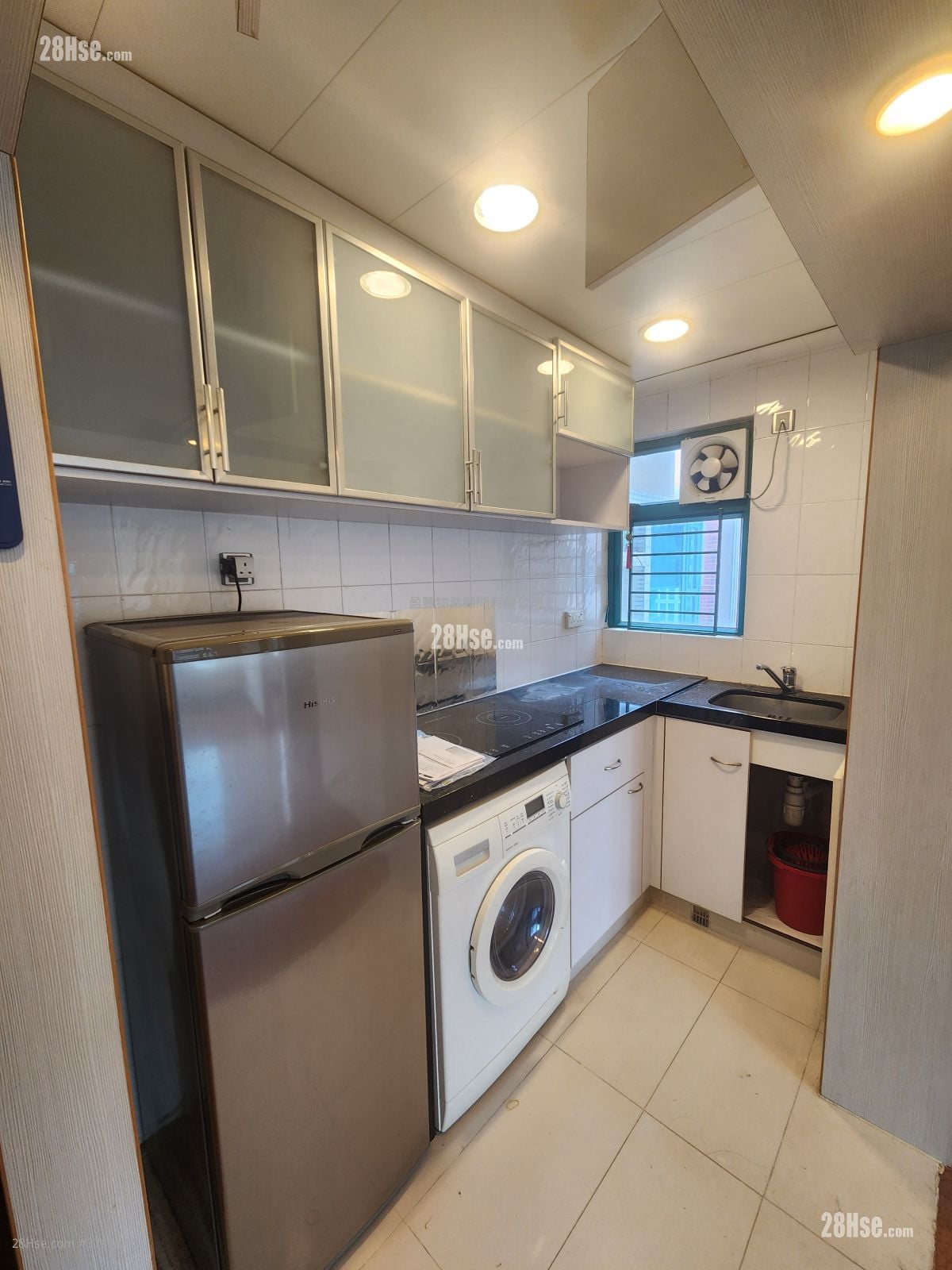 The Grandeur Rental 2 Bedrooms 391 ft²