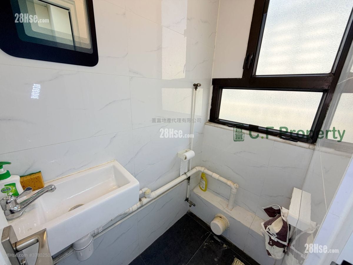 Wah Fung Industrial Centre Rental Studio , 1 Toilet