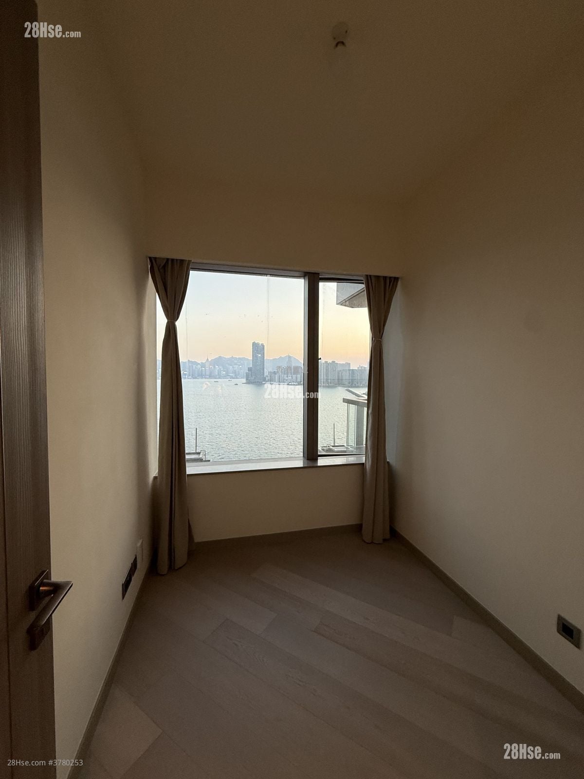 Pano Harbour Rental 4 Bedrooms , 2 Bathrooms 784 ft²