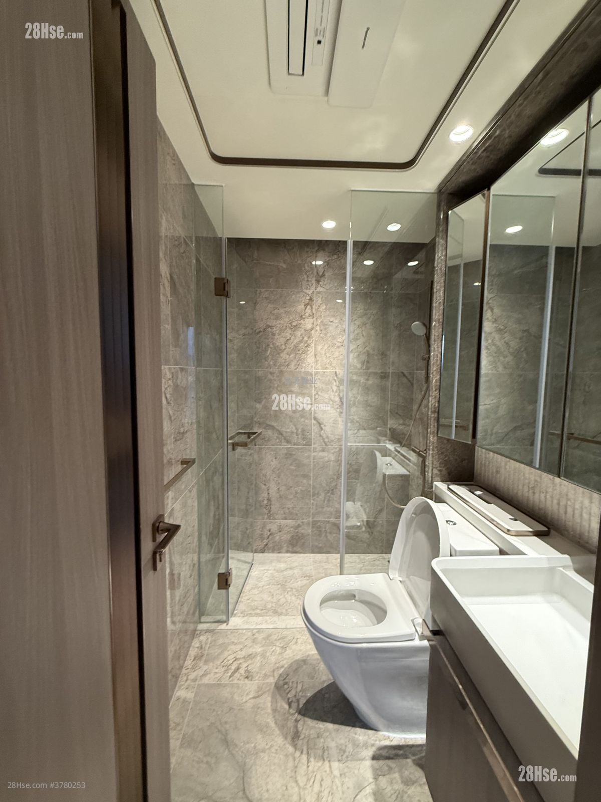 Pano Harbour Rental 4 Bedrooms , 2 Bathrooms 784 ft²