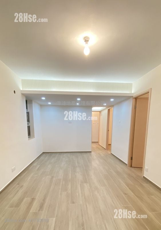 村屋 售盘 3 房 , 2 浴室 700 平方尺