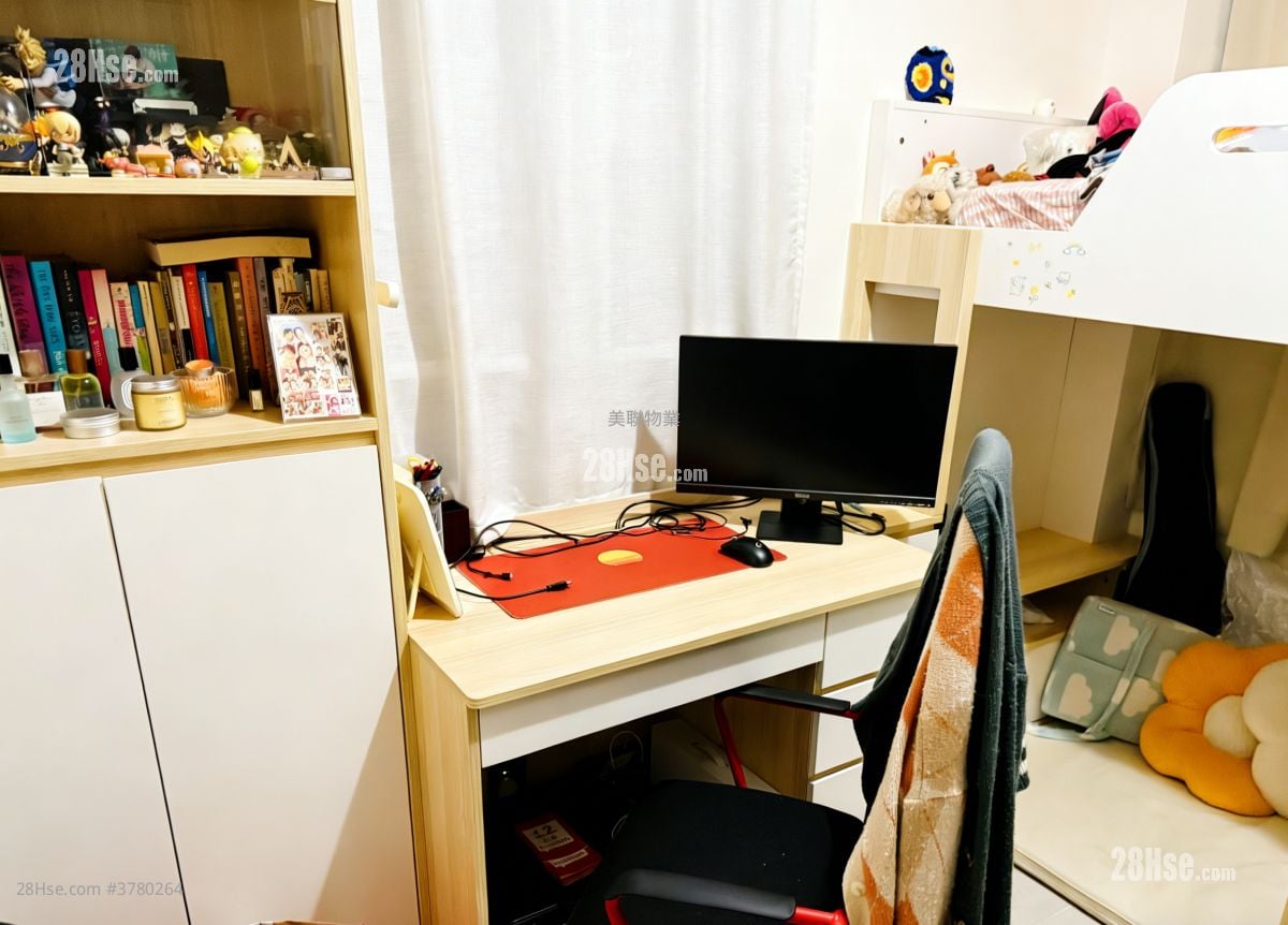 Man Lai Court Rental 3 Bedrooms , 2 Bathrooms 637 ft²