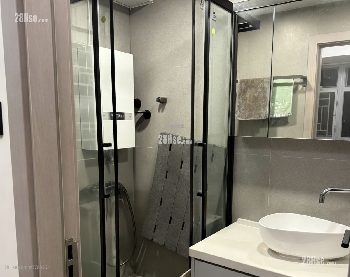 Man Lai Court Rental 3 Bedrooms , 2 Bathrooms 637 ft²