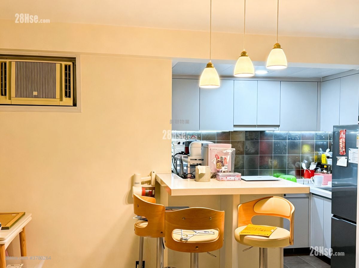 Man Lai Court Rental 3 Bedrooms , 2 Bathrooms 637 ft²