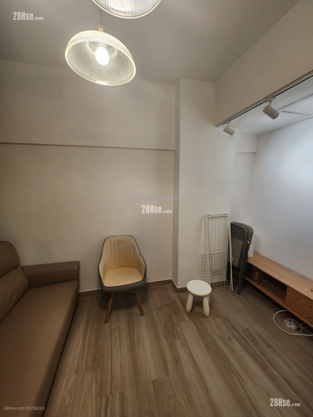 Wah To Building Rental 1 Bedroom 302 ft²