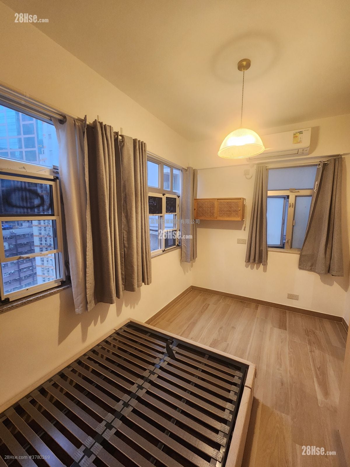 Wah To Building Rental 1 Bedroom 302 ft²