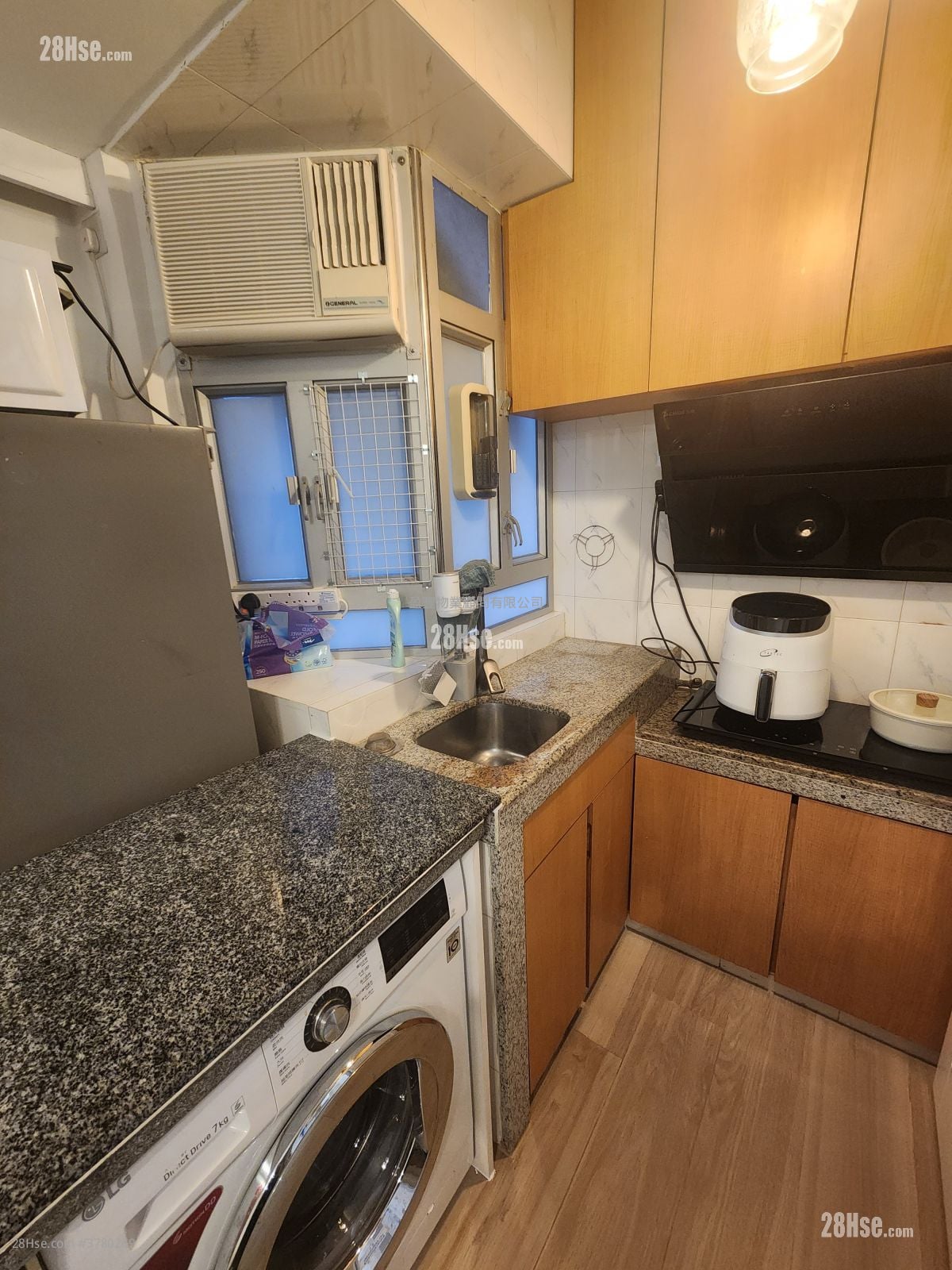 Wah To Building Rental 1 Bedroom 302 ft²