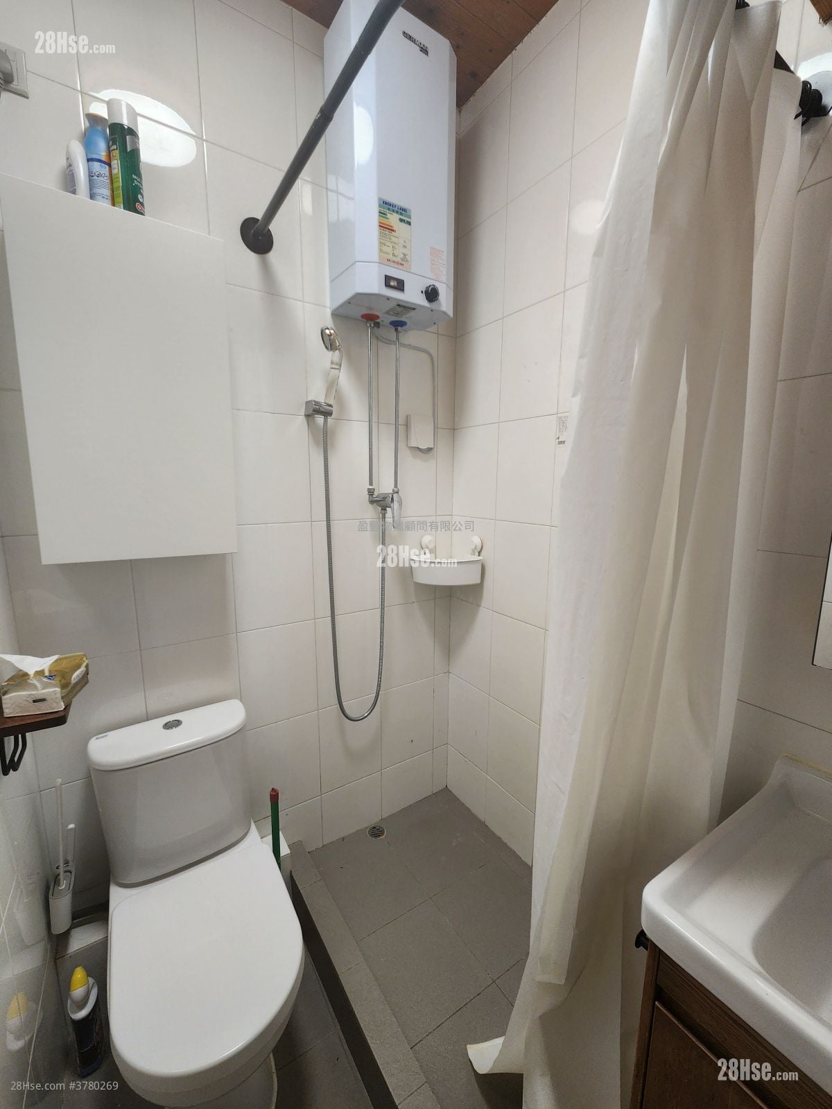 Wah To Building Rental 1 Bedroom 302 ft²