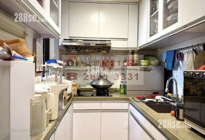 Euston Court Sell 3 Bedrooms , 2 Bathrooms 775 ft²