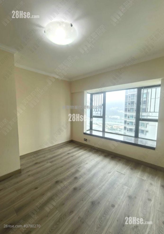 Royal Ascot Sell 3 Bedrooms 974 ft²