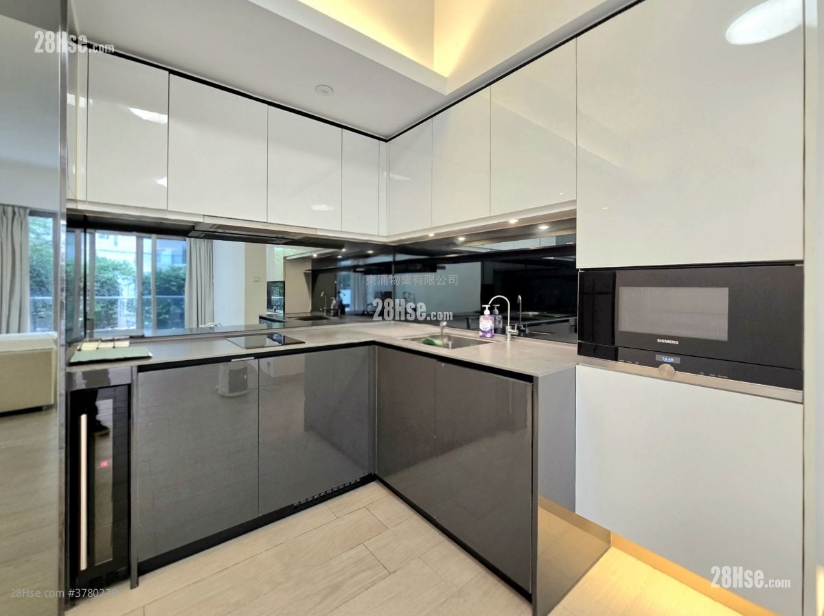 Century Link Rental 2 Bedrooms , 1 Bathroom 445 ft²