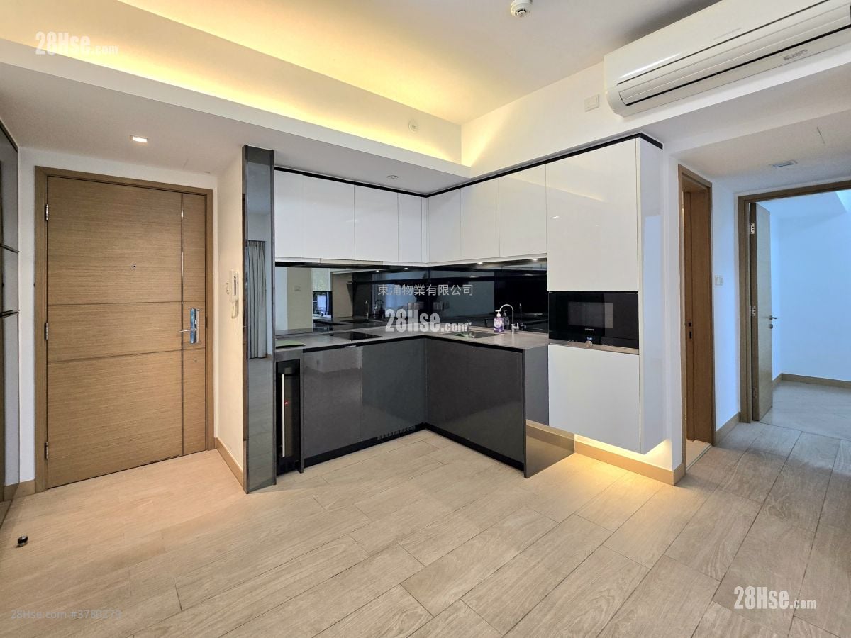 Century Link Rental 2 Bedrooms , 1 Bathroom 445 ft²