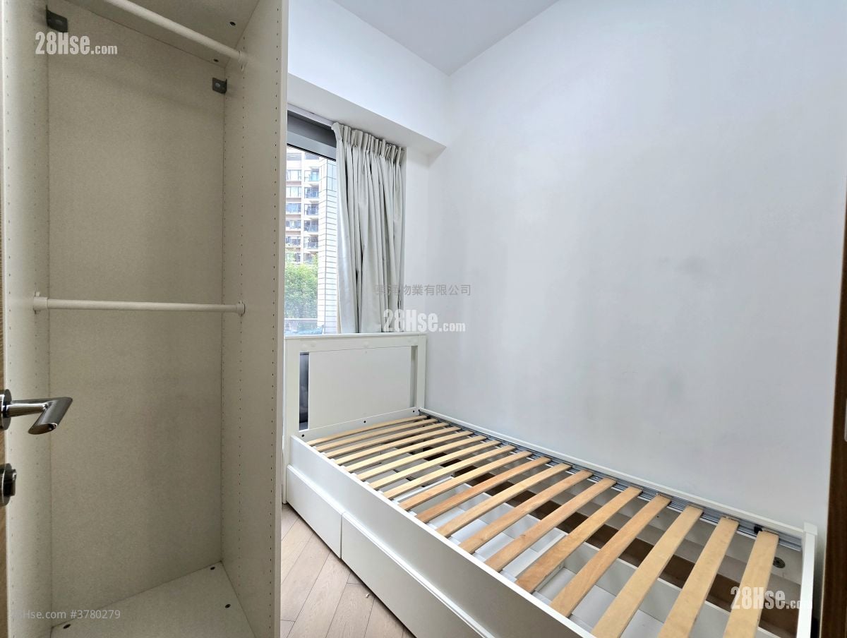 Century Link Rental 2 Bedrooms , 1 Bathroom 445 ft²