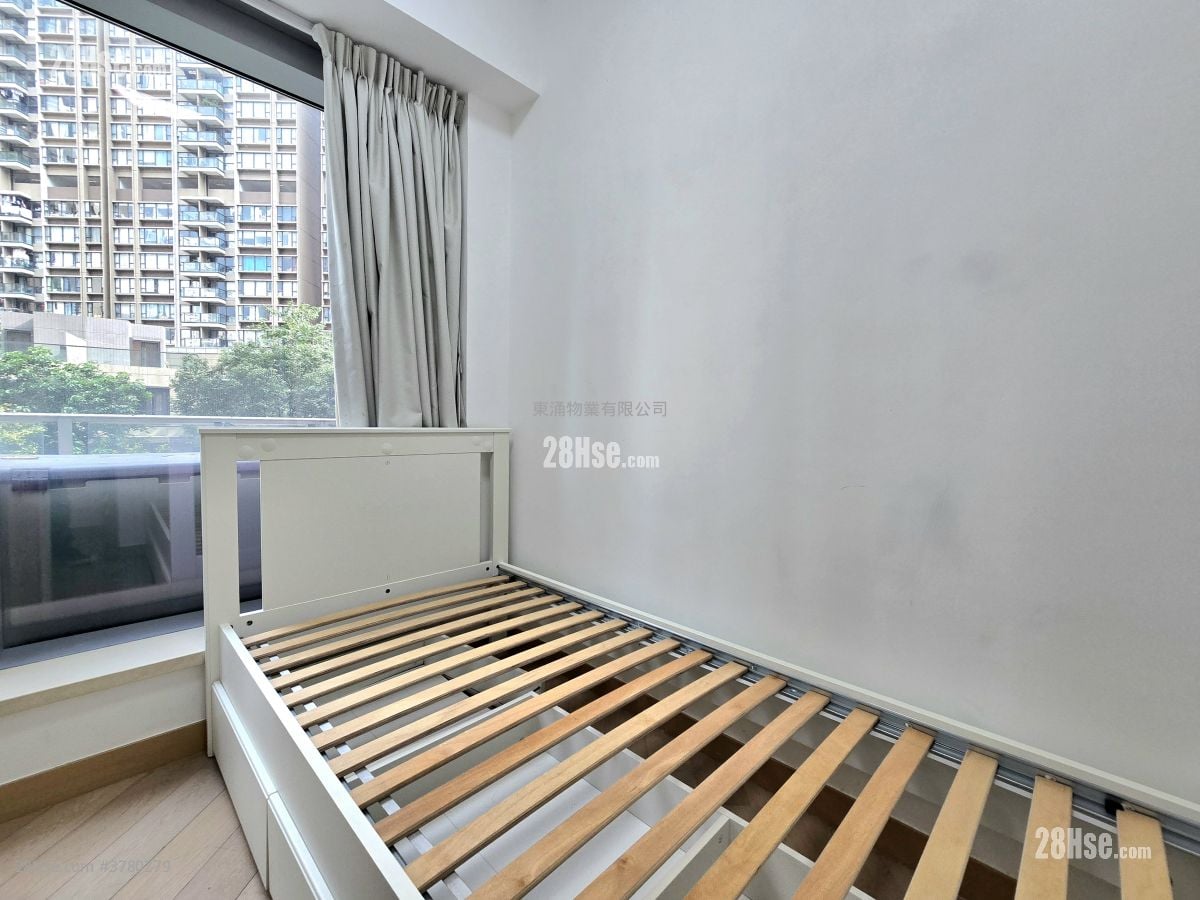 Century Link Rental 2 Bedrooms , 1 Bathroom 445 ft²