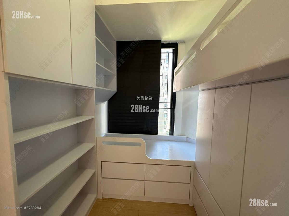 睡房 2: 迎海 售盘 3 房 , 3 浴室 796 平方尺