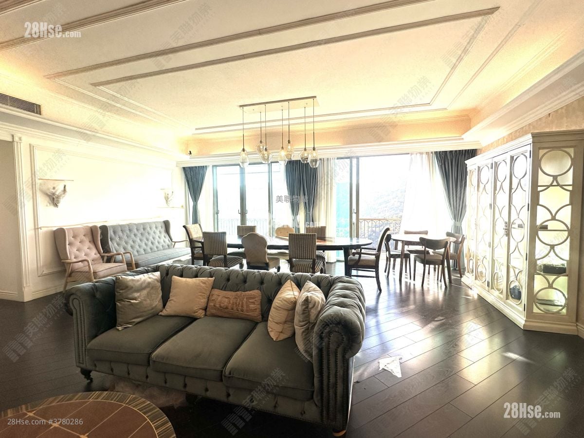 The Cairnhill Sell 2,077 ft²