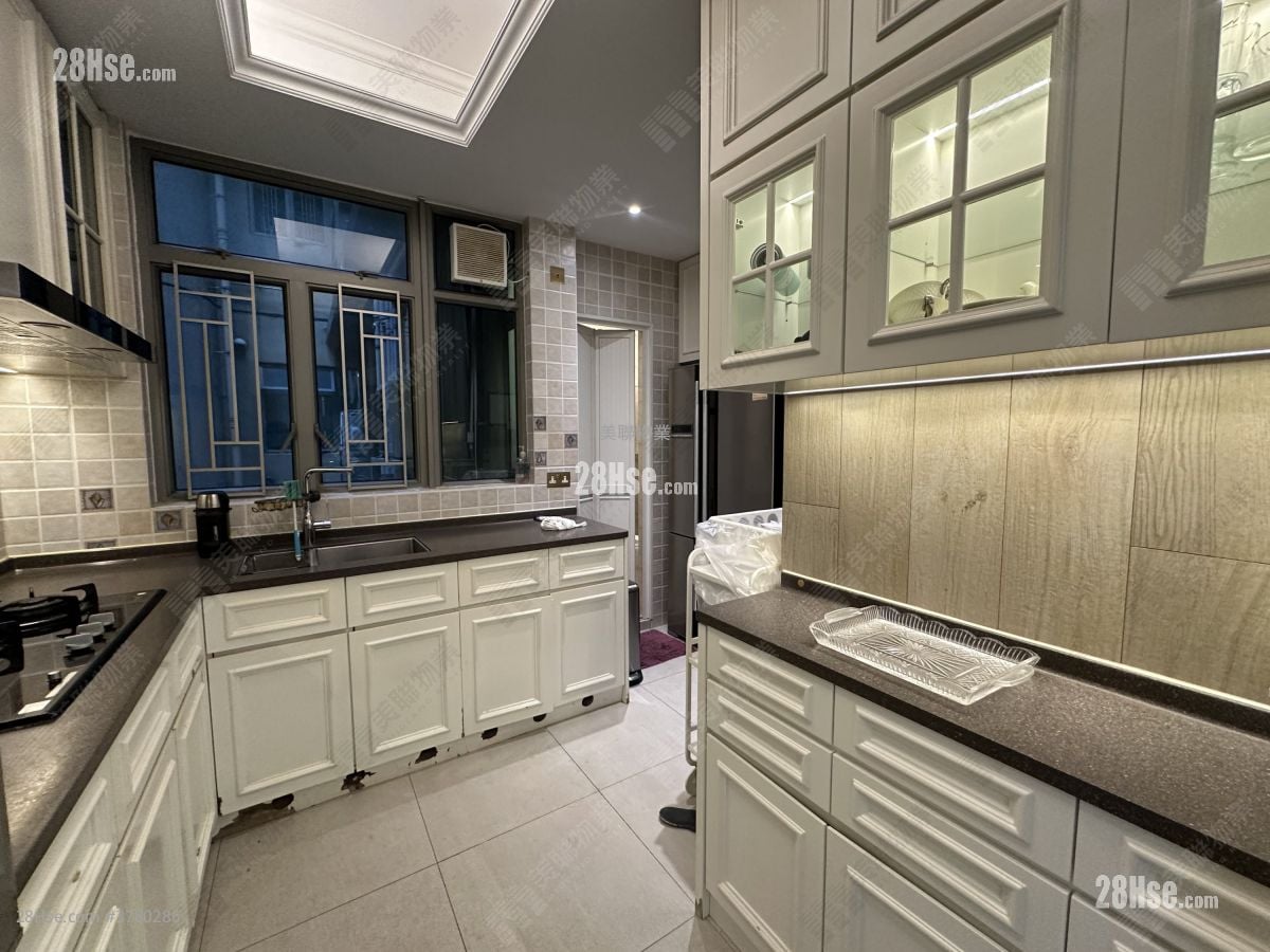 The Cairnhill Sell 2,077 ft²