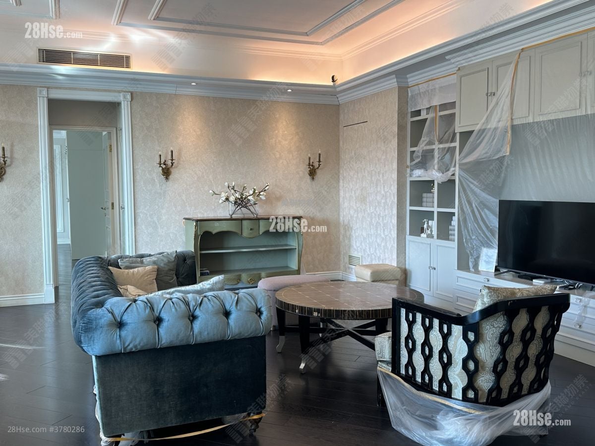 The Cairnhill Sell 2,077 ft²